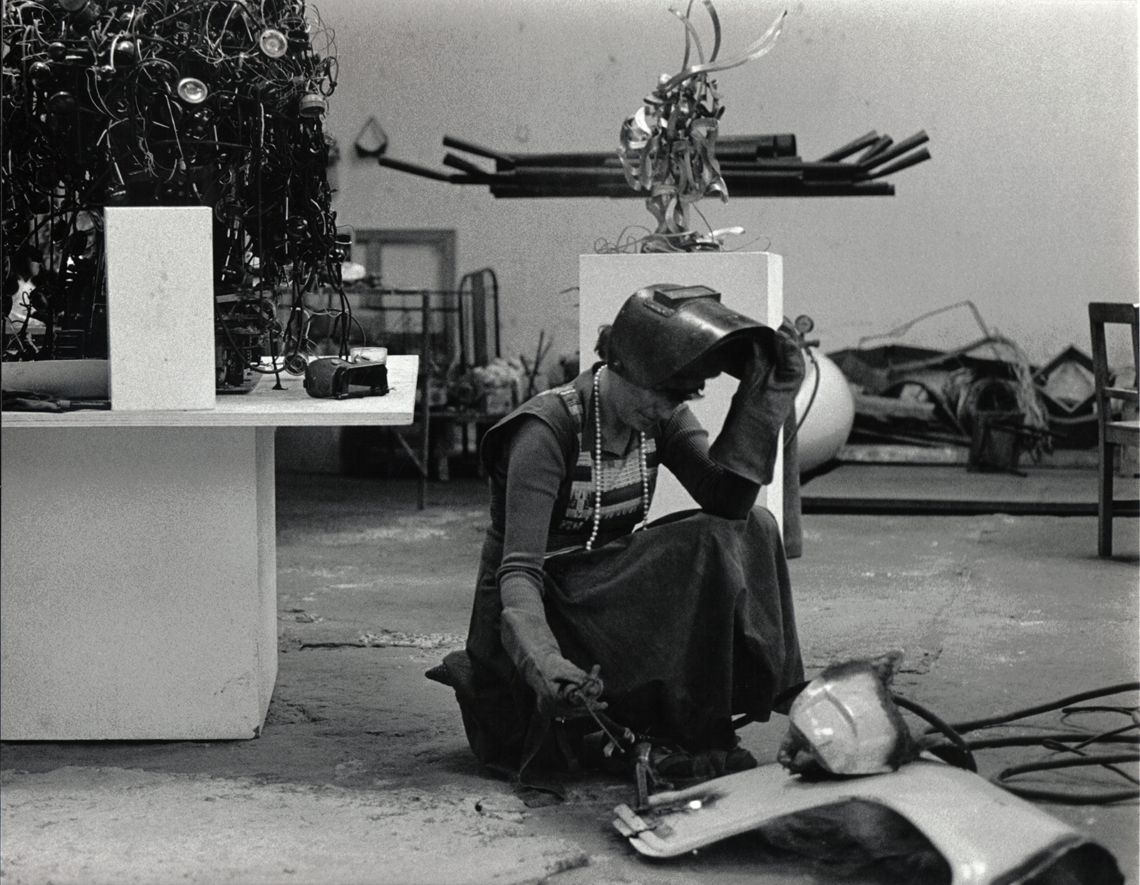 Feliza Bursztyn in her studio, 1981. Courtesy Estate Feliza Bursztyn